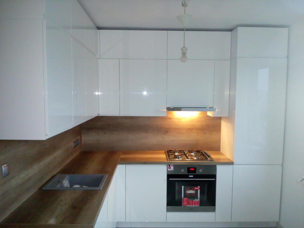 kuchnia na wymiar biała